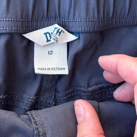 Duluth Trading Co Women's Blue Cargo Shorts - Picture 2 of 3